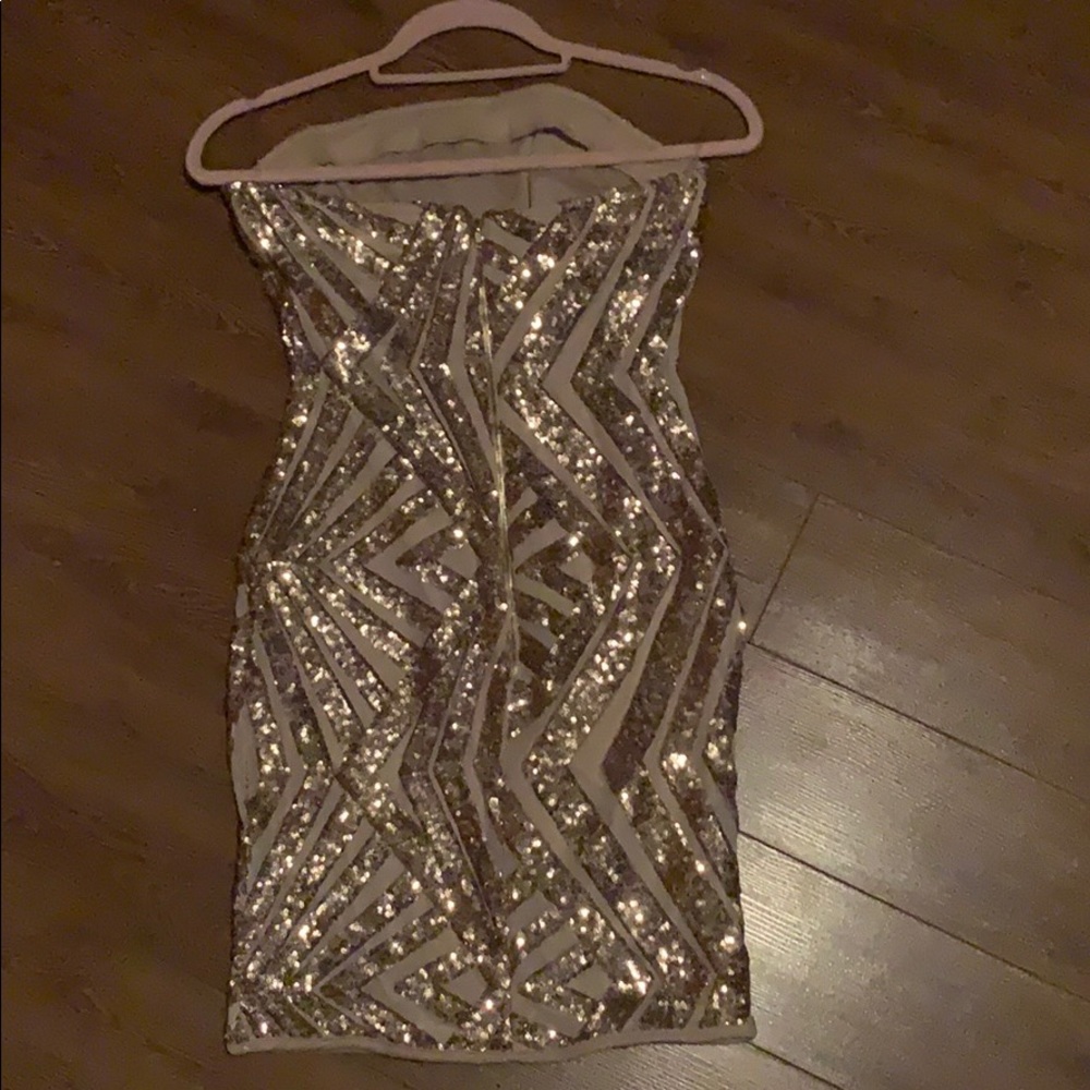 Dress - Picture 2 of 4